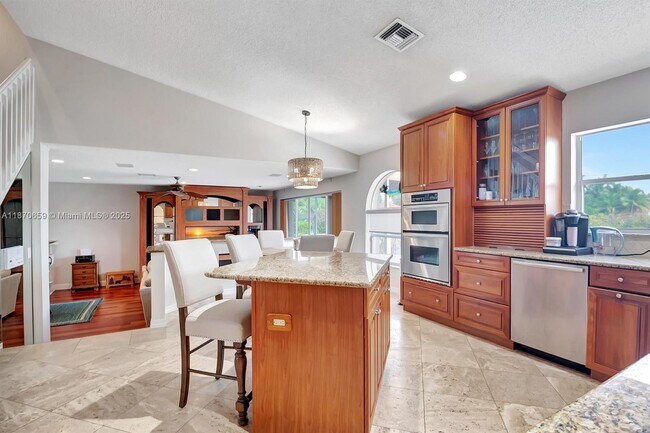 Foto del edificio - 19314 King Palm Ct