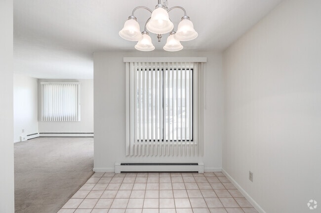 Dining Room - Willow Stream Apartments South