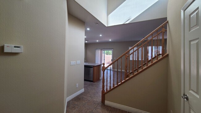 Building Photo - 3 Bedroom home located near Mountains Edge.