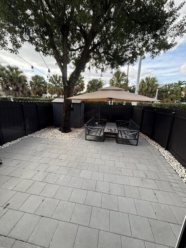 Foto del edificio - 5471 NW 107th Ave