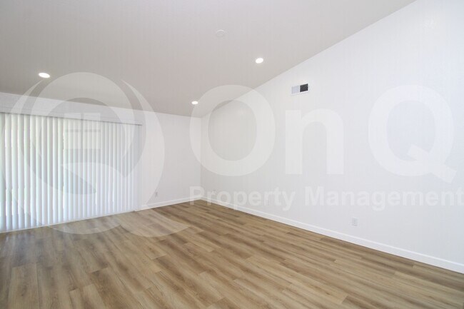 Building Photo - 17460 N 85th Dr