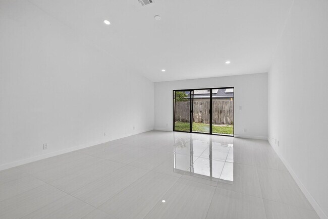 Foto del edificio - 7771 Blackwood Ln