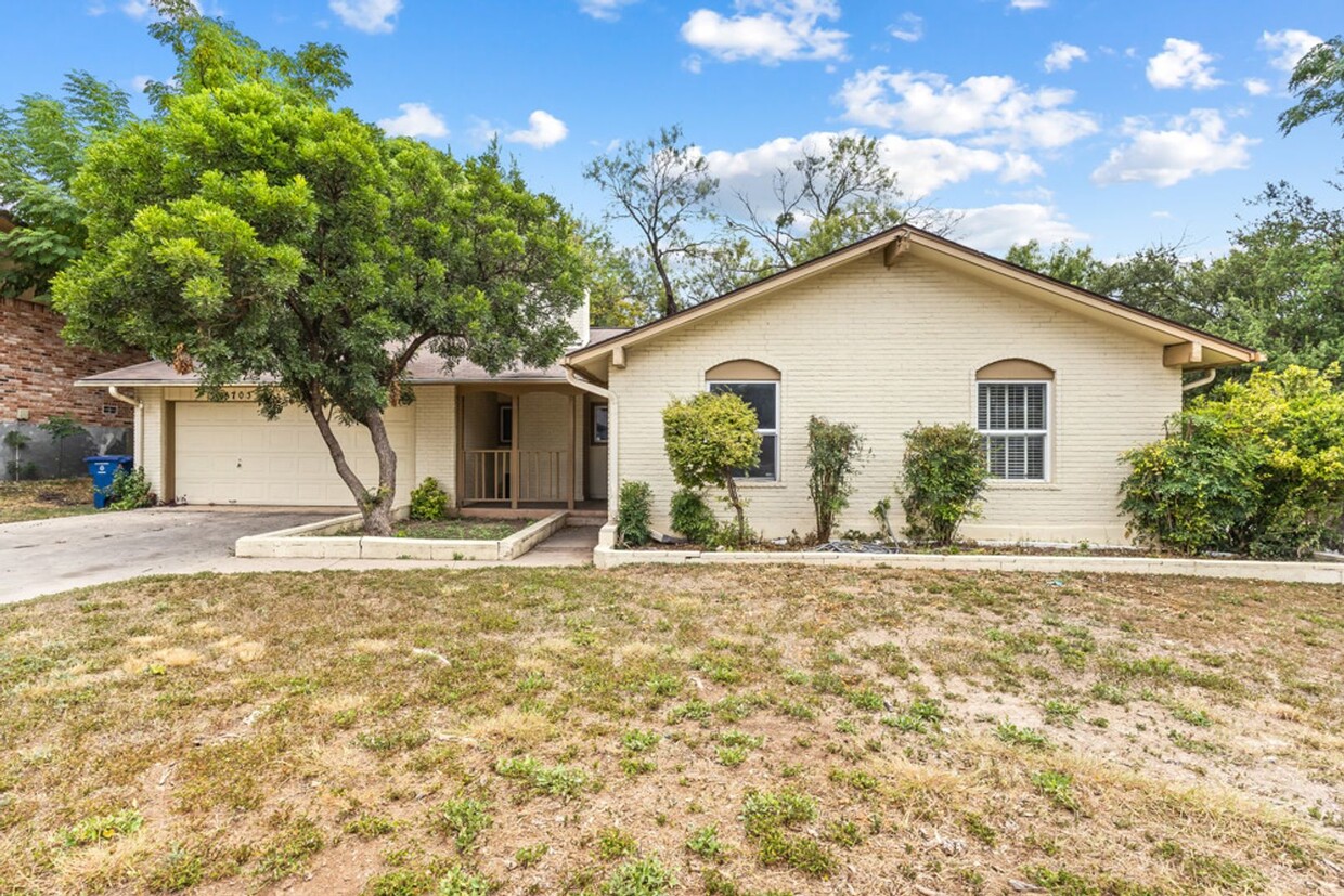 Foto principal - Charming Home Awaits: Spacious & in a Prim...