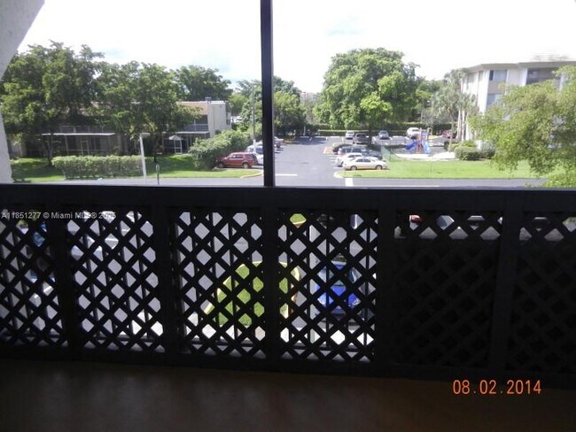 Foto del edificio - 721 N Pine Island Rd