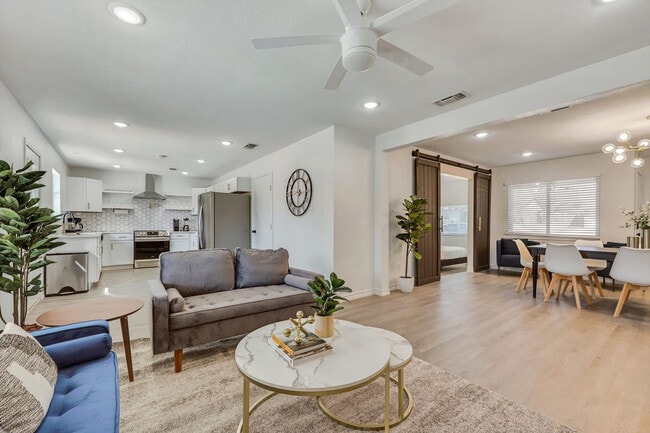 Foto del edificio - 7920 Limerick Ln