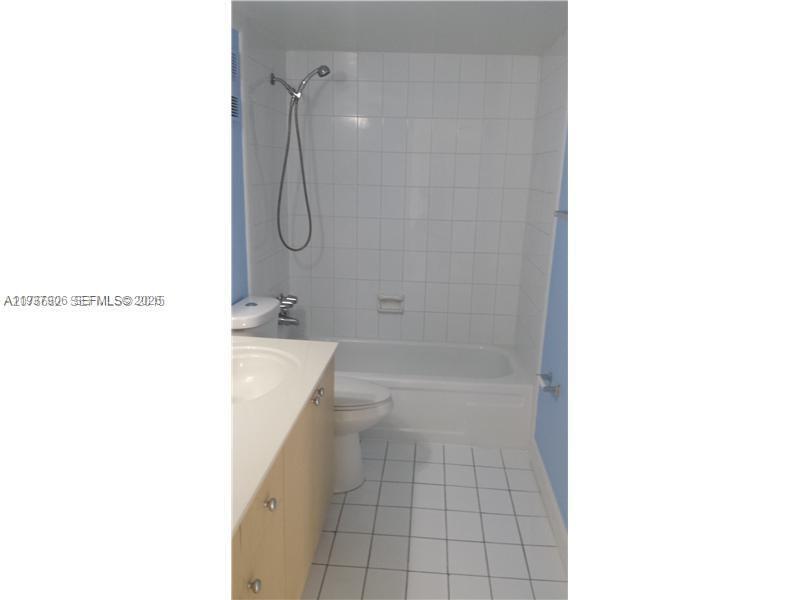 Foto del edificio - 7160 Fairway Dr