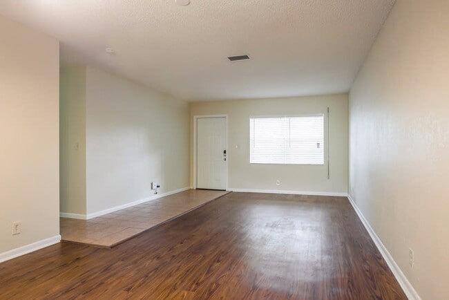 Building Photo - 307 SW 77th Ter