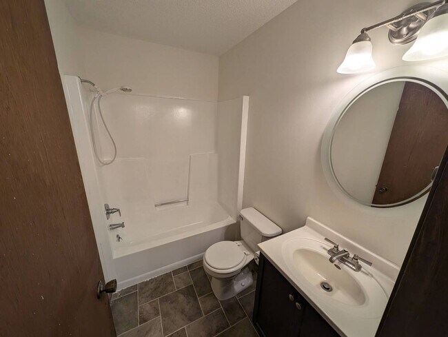 Foto del edificio - 877 Loon Lake Rd