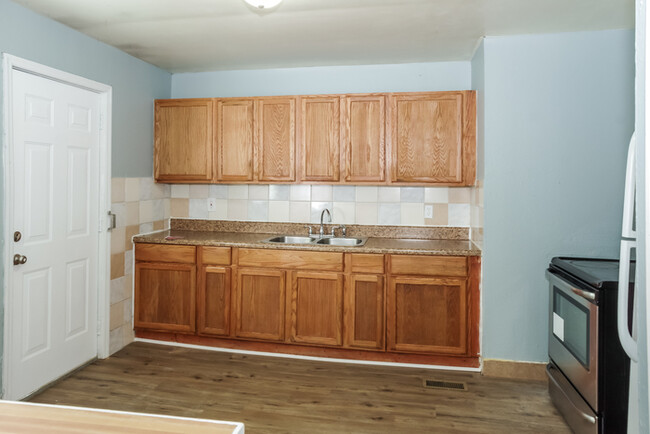 Foto del edificio - 2105 Medaris Rd NW