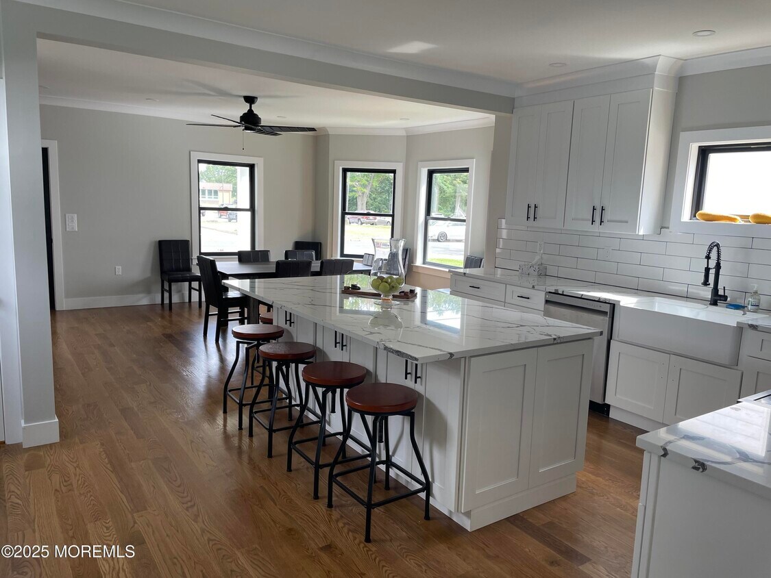 Foto principal - 242 Westwood Ave