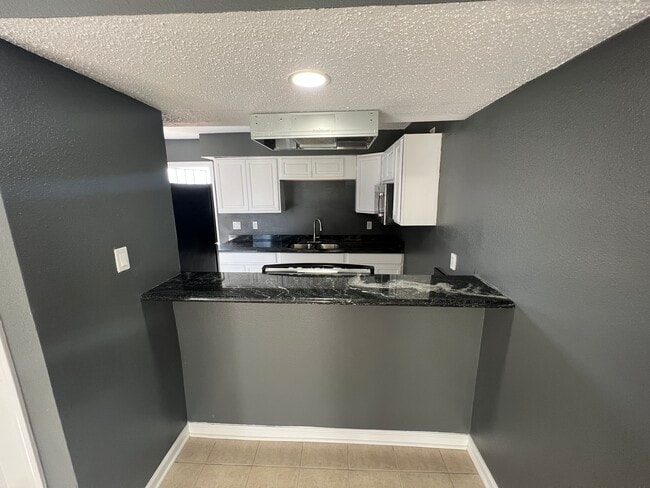 Building Photo - 520 Revere Dr