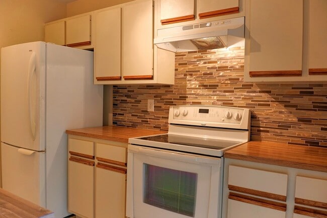 Foto del edificio - This 2/2.5 spacious townhouse could be you...