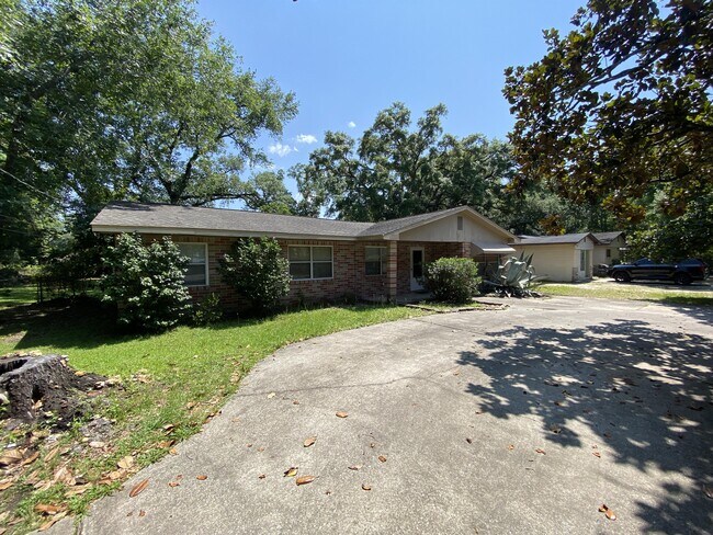 Foto del edificio - 4416 Creighton Rd