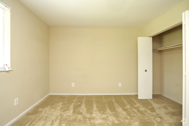 1BR, 1.5BA - 1,000 SF - Merrimac Crossing Apartment Homes