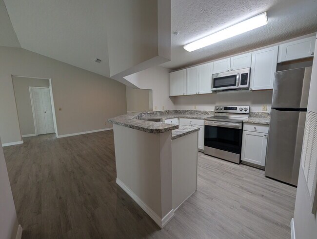 Foto del edificio - Spacious 3-Bed, 2-Bath Condo Oasis in Beautiful Suntree