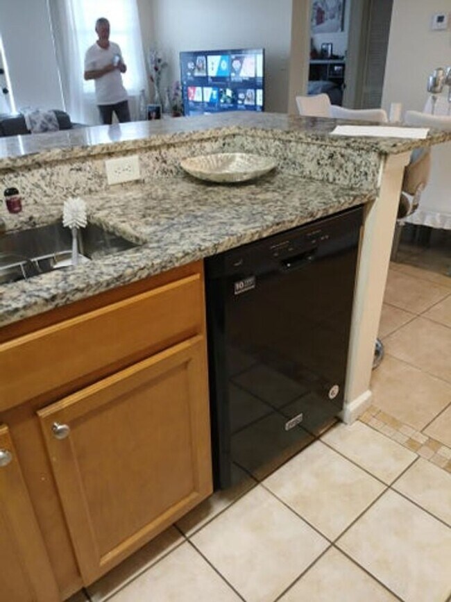 Foto del edificio - 9833 Baywinds Blvd