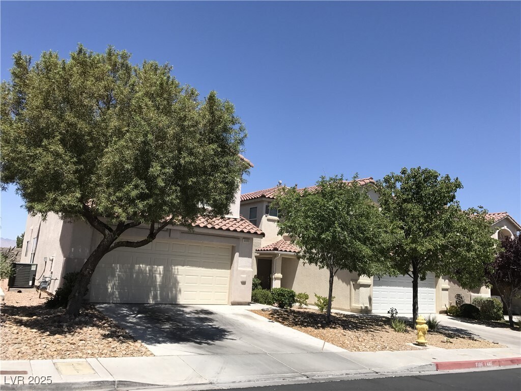 Primary Photo - 1111 Cathedral Ridge St