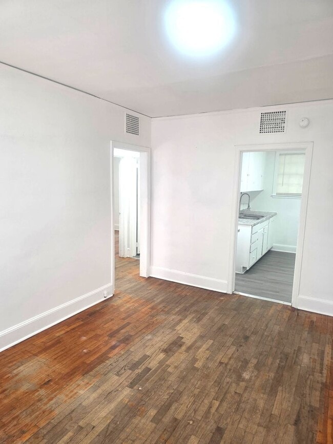 Building Photo - 21 Woodlawn Ave