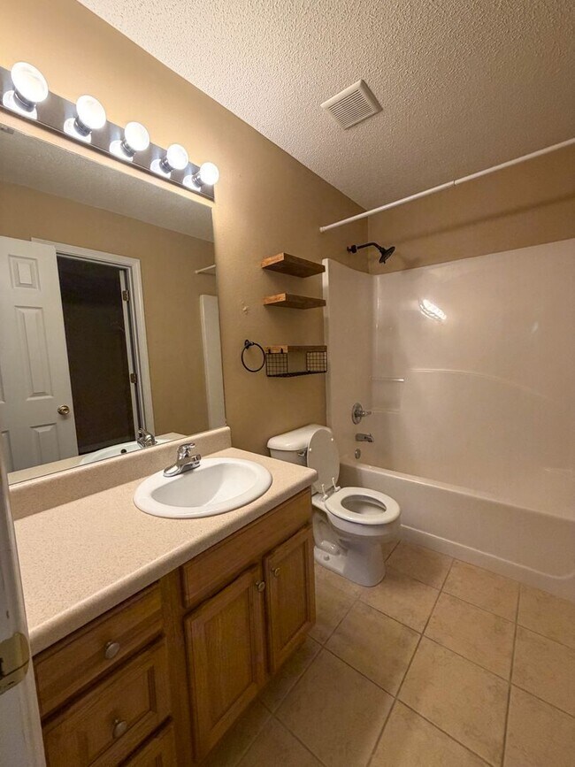 Foto del edificio - 3/2 Move-in Ready