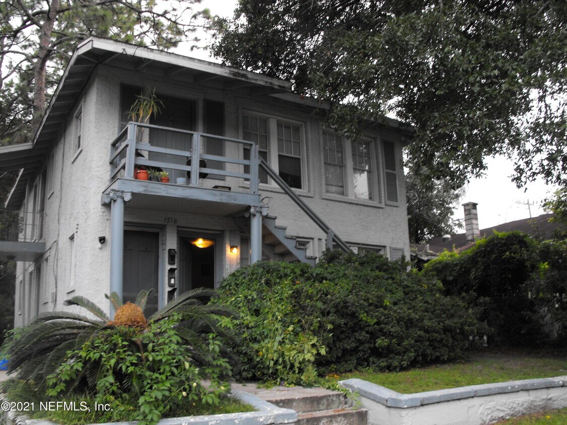 Building Photo - 1718 Pine Grove Ave