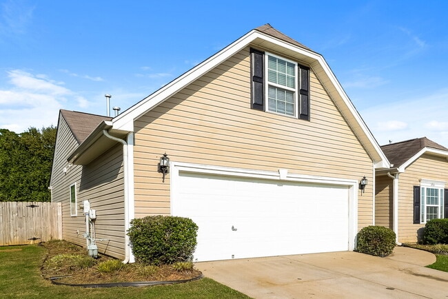 Building Photo - 2912 Village Center Dr