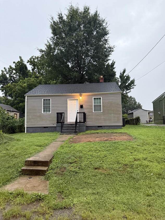 Primary Photo - 2404 Alexander Ave