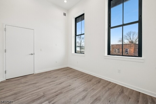 Foto del edificio - 70 Roseville Ave