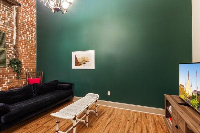 Building Photo - 828 Gravier St