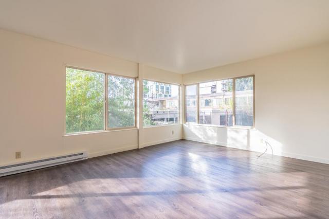 Building Photo - 2 bedroom in Seattle WA 98102