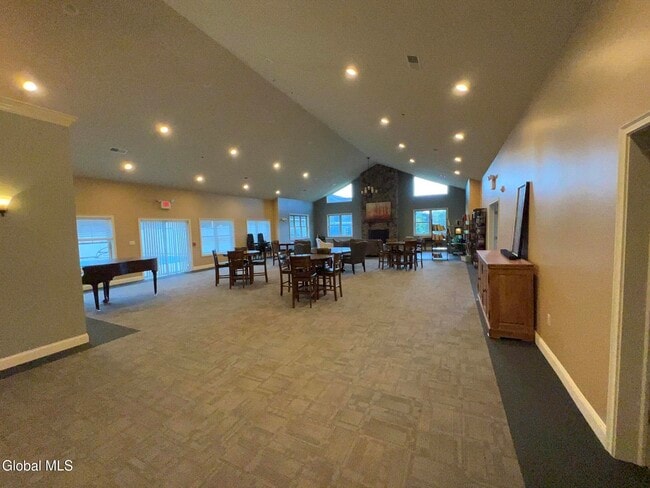 Building Photo - 48 Bavarian Wy