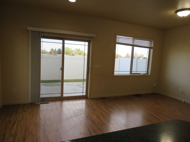 Foto del edificio - 3 Bedroom/ 3.5 Bathroom Townhome in the He...