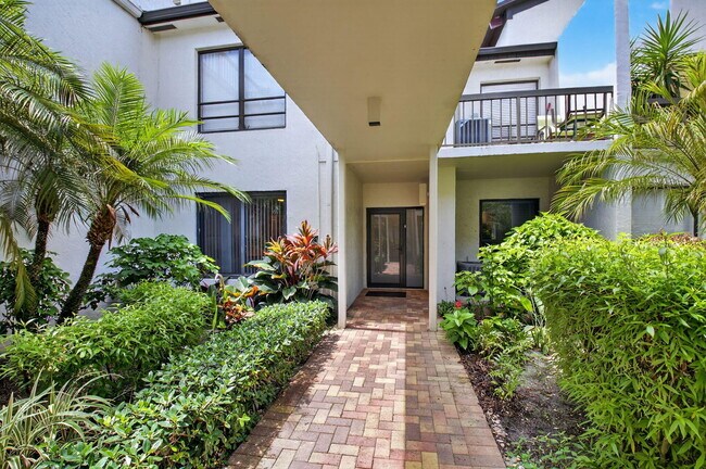Building Photo - 830 Greensward Ct
