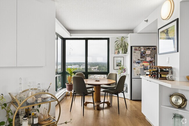 2 habitaciones, 2 baños - 1285 pies cuadrados - Comedor - Back Bay Tower