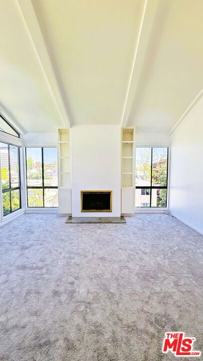 Foto del edificio - 11805 Mayfield Ave