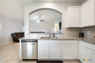 Building Photo - 5541 Perdita Dr