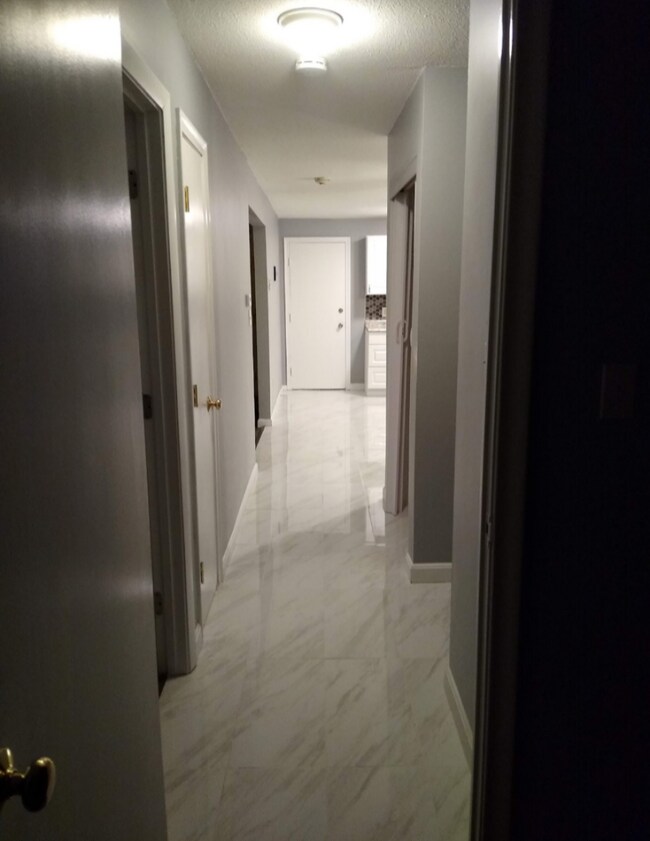 Foto del edificio - 8 Tiffany Rd