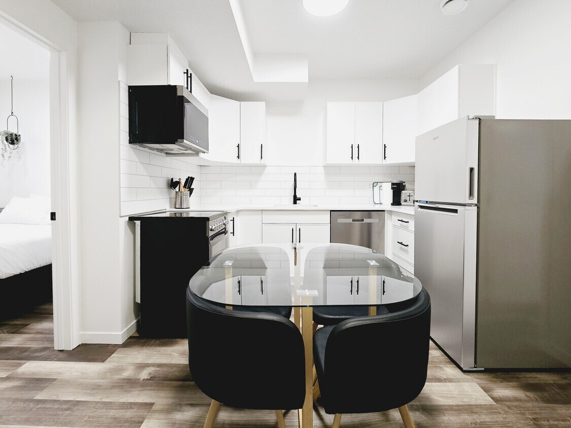 Photo principale - 13024-13113 113 Ave NW