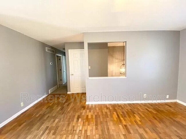 Building Photo - 200 Spruce Ave