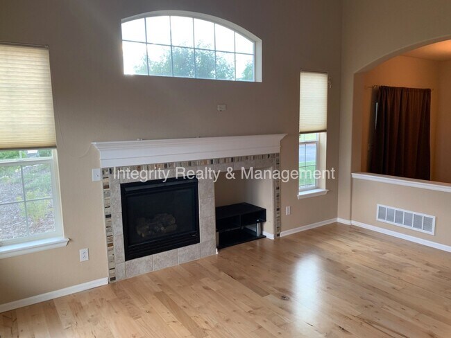 Building Photo - 552 Hanging Rock Pl