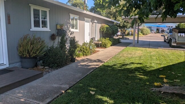 Building Photo - 7626 Oak Grove Ave