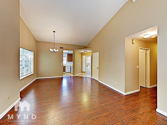 Building Photo - 1367 Somerset Dr