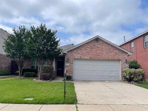 Building Photo - 5733 Pebble Ridge Dr