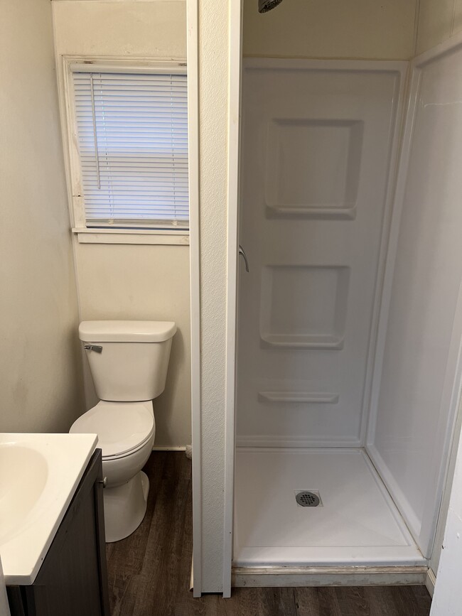 3/4 bath - 116 E Prescott Ave