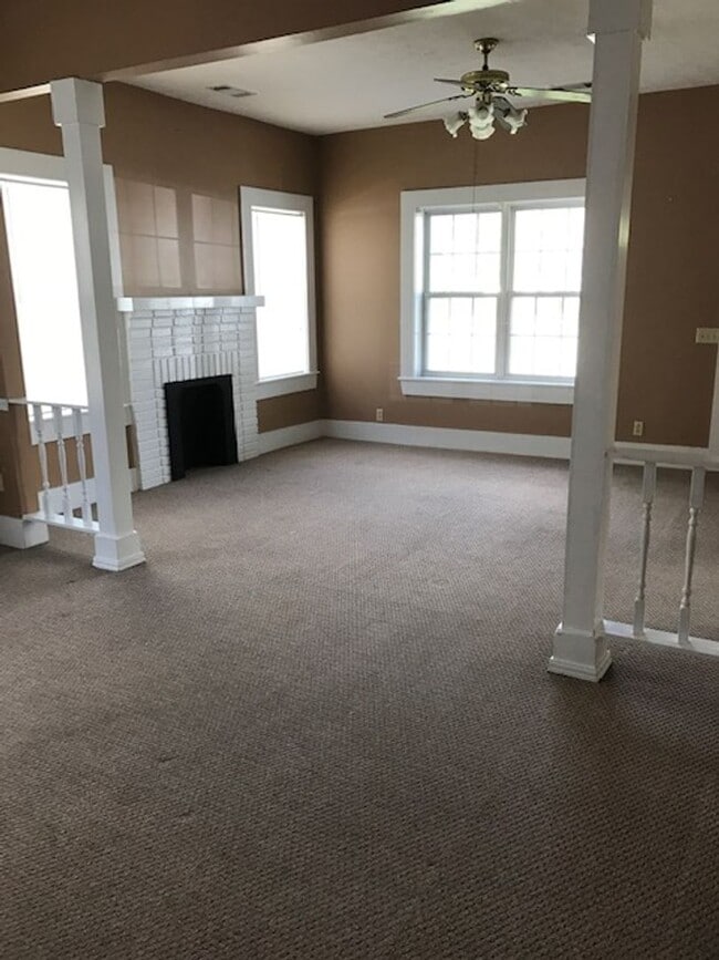 Building Photo - 2 Bed/2 Bath House