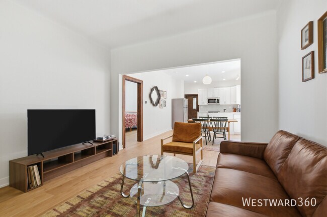 Foto del edificio - 4037 N Hamlin Ave