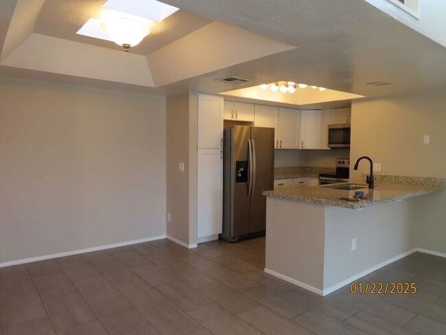 Building Photo - Beautiful 2 Bedroom 2 bath Condo In Scotts...