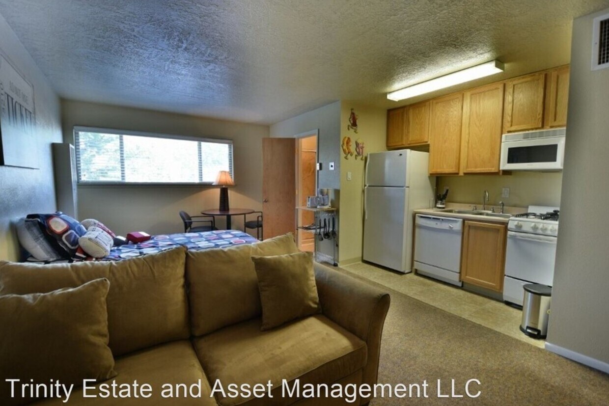 Primary Photo - 1440 Vassar Dr NE