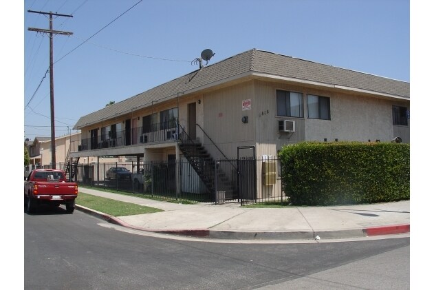 Building Photo - 6868 Laurel Canyon Blvd
