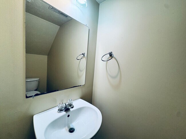 Foto del edificio - 127 Primrose Ln