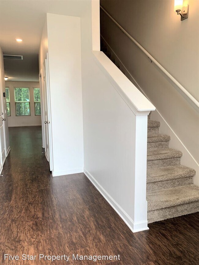 Building Photo - 3 br, 2.5 bath House - 3105 Defilade Dr